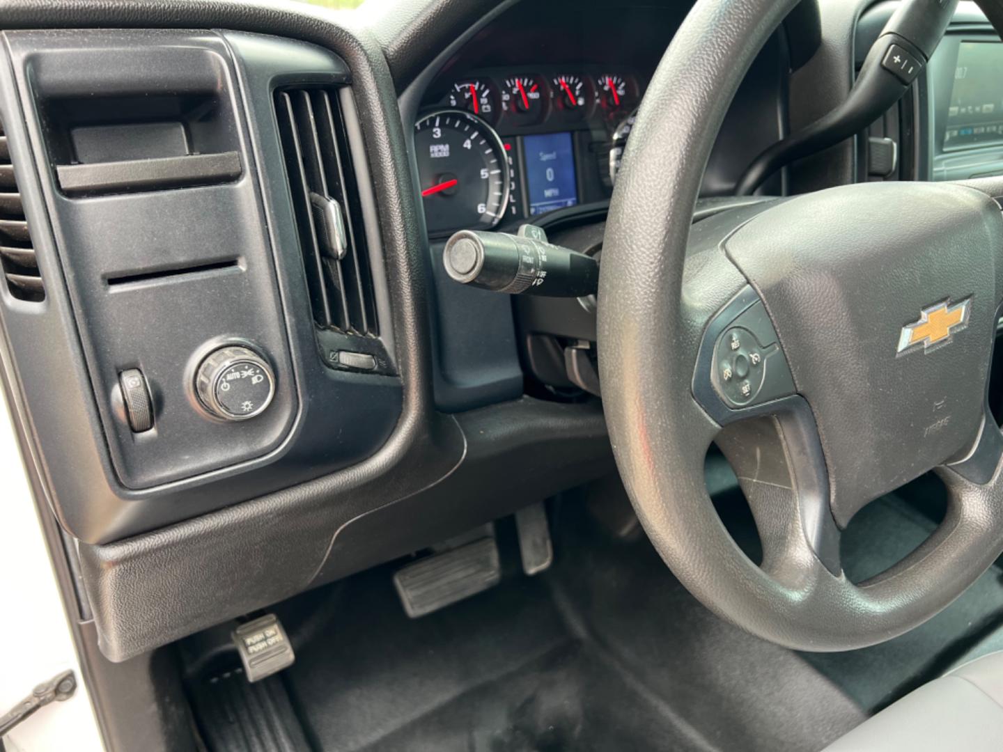 2018 White /Gray Chevrolet Silverado 2500HD (1GC1CUEG3JF) with an 6.0L V8 engine, Automatic transmission, located at 4520 Airline Hwy, Baton Rouge, LA, 70805, (225) 357-1497, 30.509325, -91.145432 - 2018 Chevrolet Silverado 2500HD Crew Cab 8Ft Bed ***One Owner & No Accidents*** 6.0 V8 Gas, 2WD, 212K Miles, Power Windows, Locks & Mirrors, Tow Pkg. FOR INFO PLEASE CONTACT JEFF AT 225 357-1497 CHECK OUT OUR A+ RATING WITH THE BETTER BUSINESS BUREAU WE HAVE BEEN A FAMILY OWNED AND OPERATED BUSINE - Photo#15